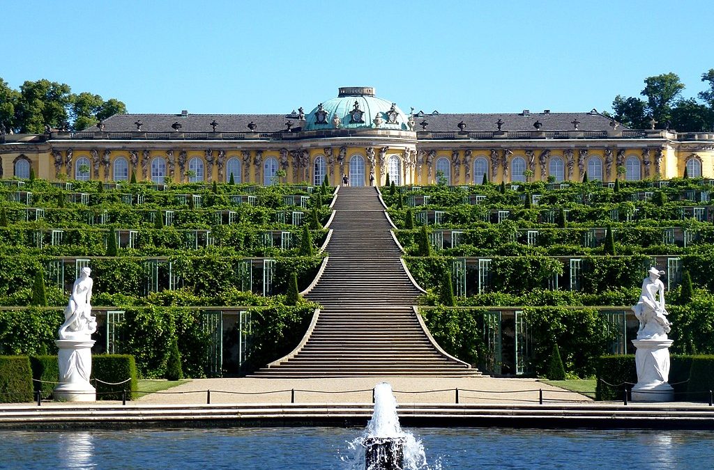 5 Types of Palaces for Royals & Aristocrats